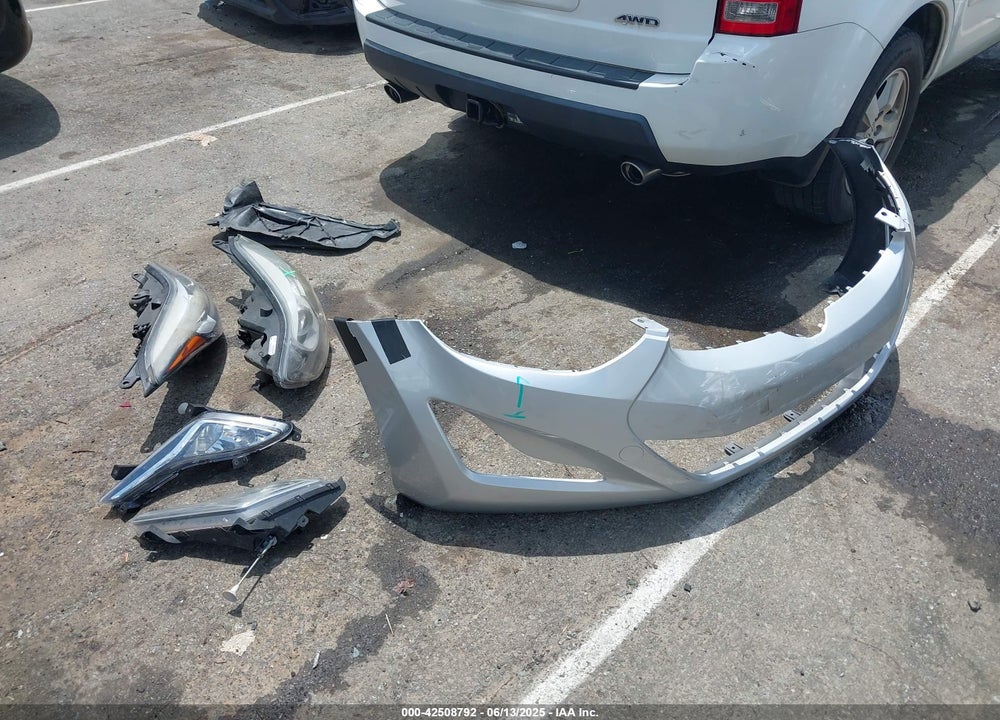 2015 HYUNDAI ELANTRA VIN: KMHDH4AE7FU323115
