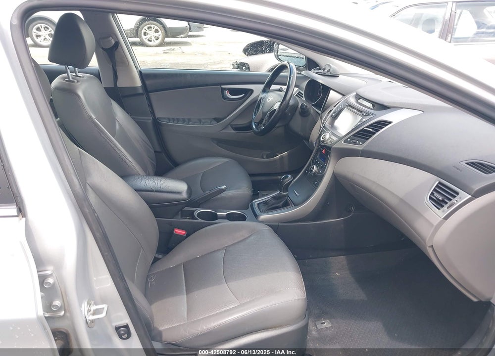 2015 HYUNDAI ELANTRA VIN: KMHDH4AE7FU323115