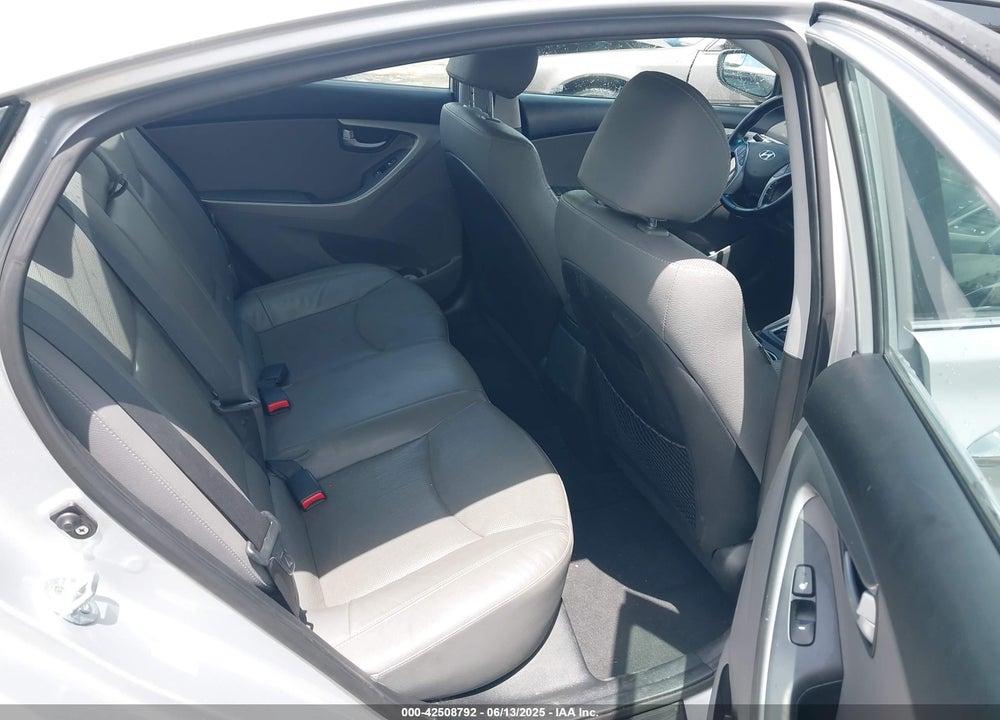 2015 HYUNDAI ELANTRA VIN: KMHDH4AE7FU323115