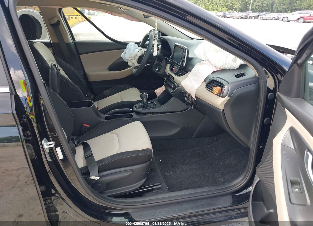 2018 HYUNDAI ELANTRA GT VIN: KMHH35LE4JU032132