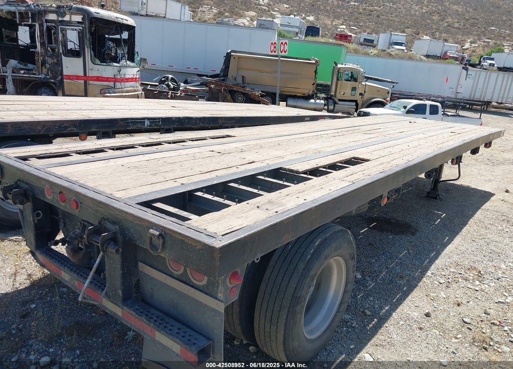 1998 UTILITY TRAILER MFG --- VIN: 1UYFS1294WA253509