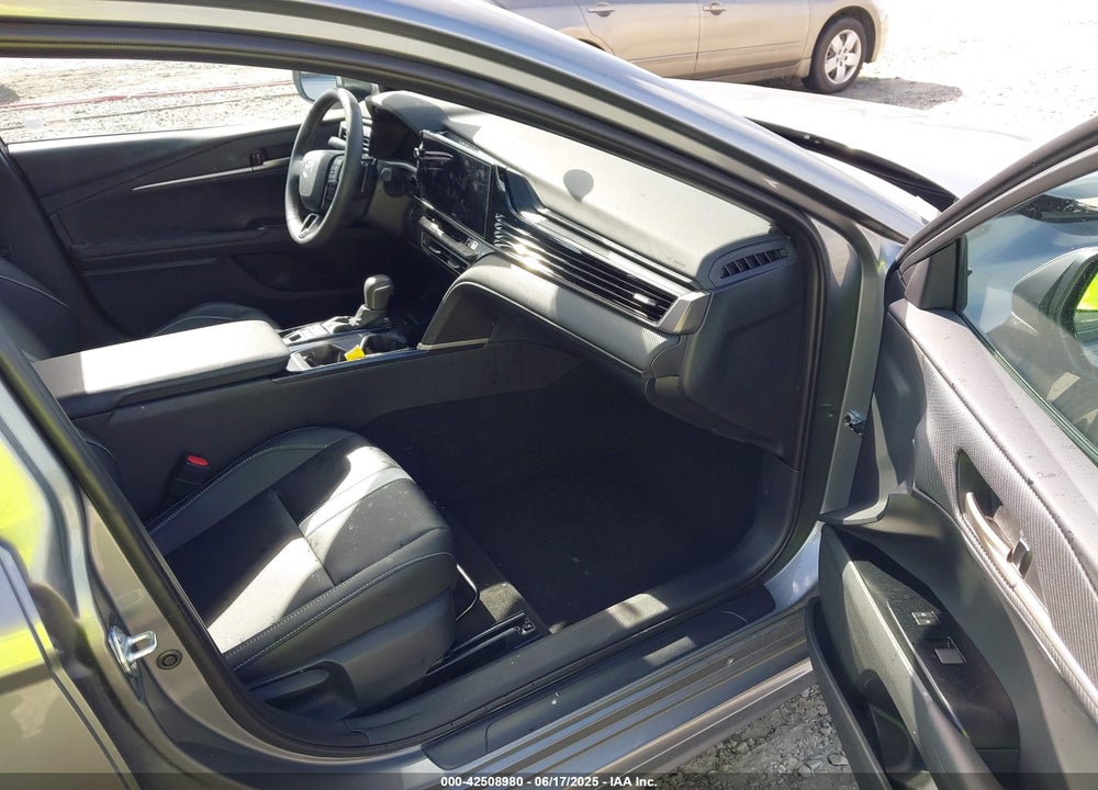 2025 TOYOTA CAMRY VIN: 4T1DAACK2SU577301