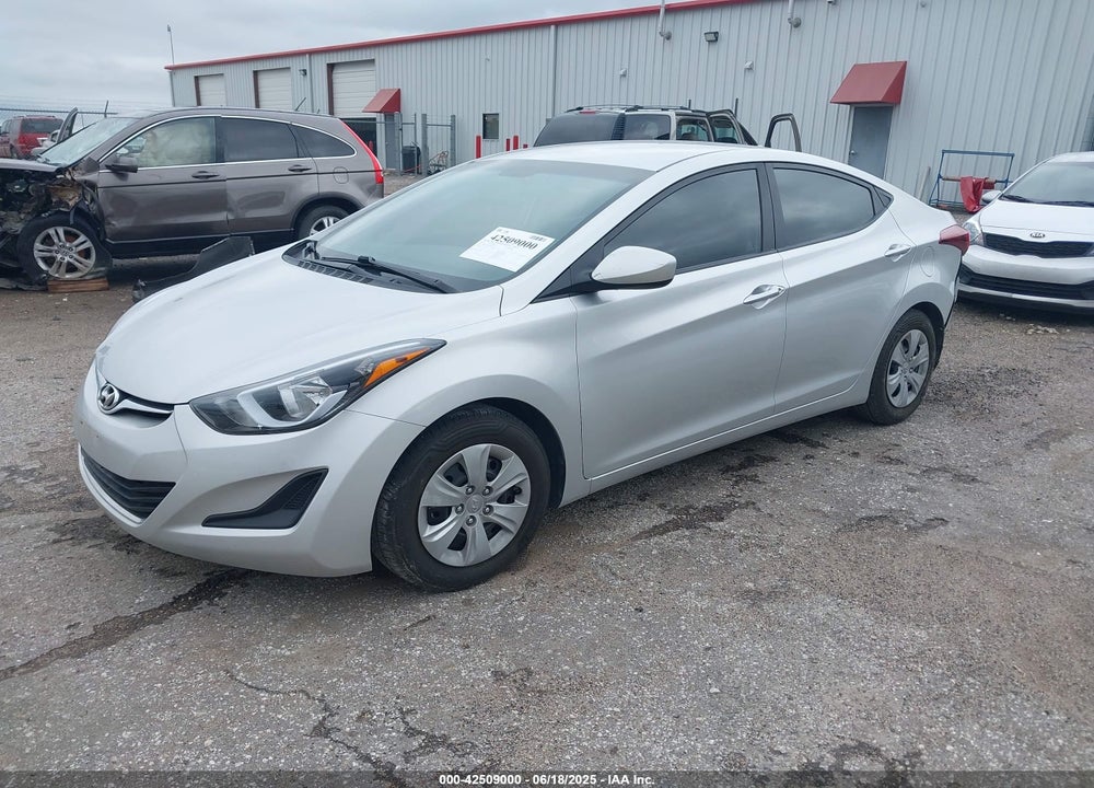 2016 HYUNDAI ELANTRA VIN: 5NPDH4AE9GH684149