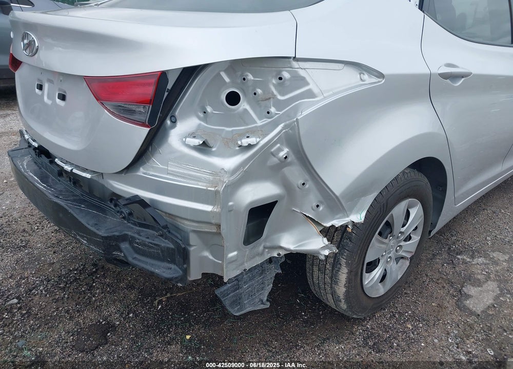 2016 HYUNDAI ELANTRA VIN: 5NPDH4AE9GH684149