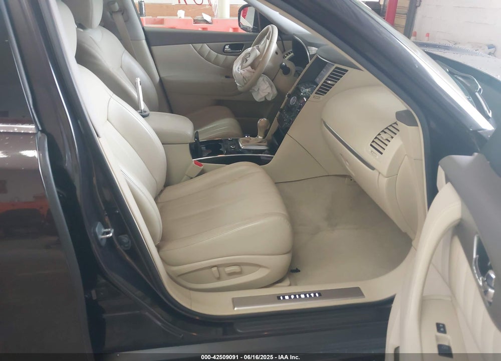 2016 INFINITI QX70 VIN: JN8CS1MW6GM752420