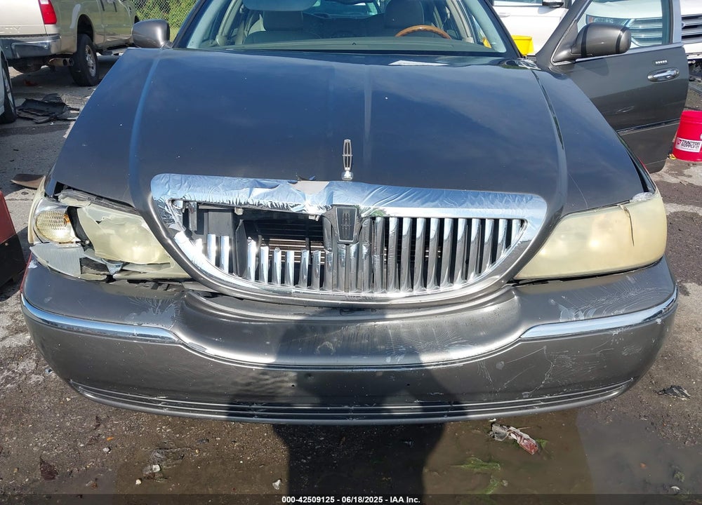 2004 LINCOLN TOWN CAR ULTIMATE VIN: 1LNHM83W54Y632405