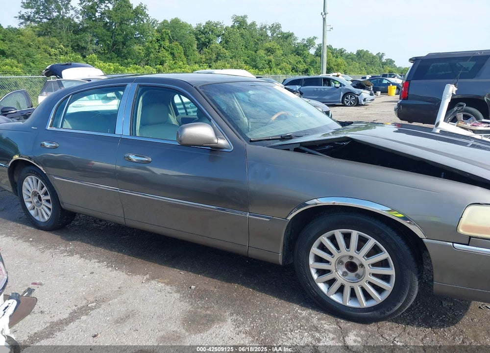 2004 LINCOLN TOWN CAR ULTIMATE VIN: 1LNHM83W54Y632405