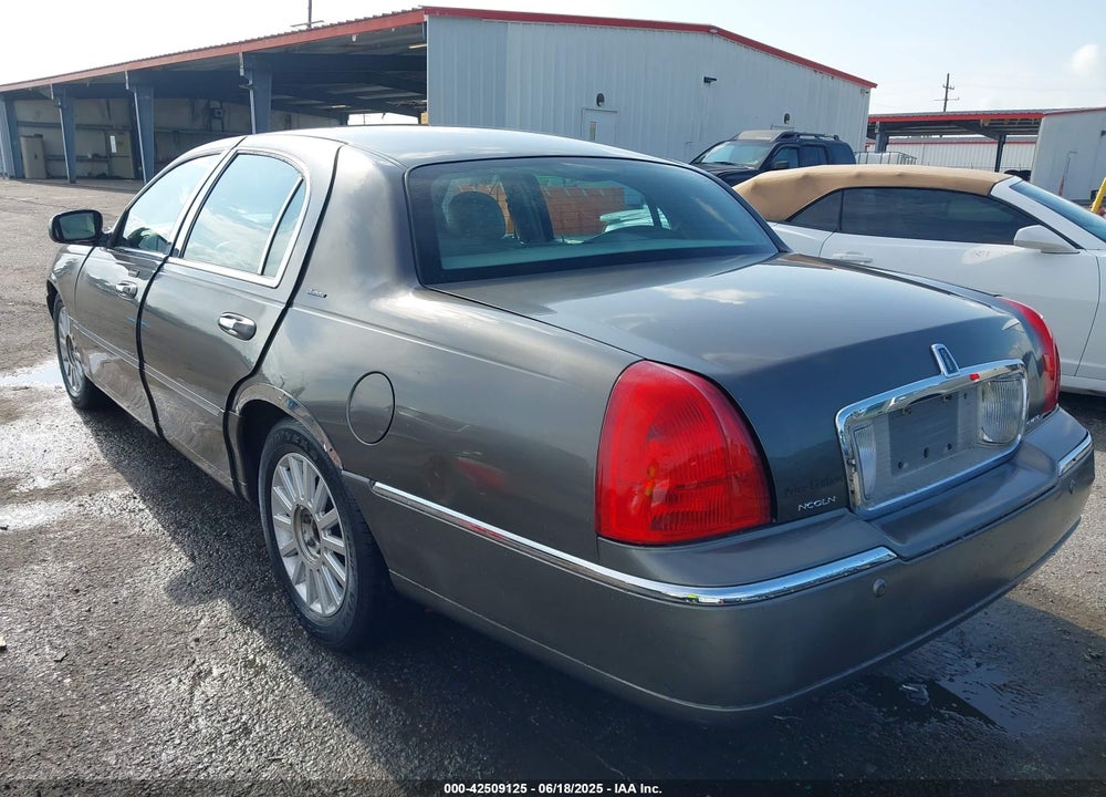 2004 LINCOLN TOWN CAR ULTIMATE VIN: 1LNHM83W54Y632405