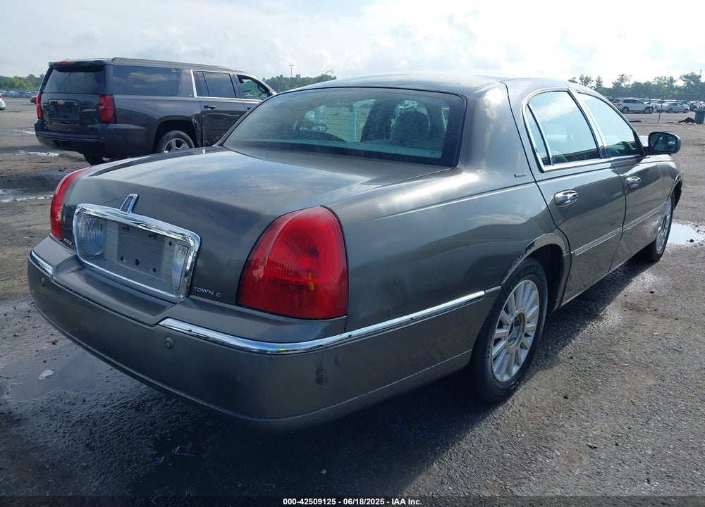 2004 LINCOLN TOWN CAR ULTIMATE VIN: 1LNHM83W54Y632405