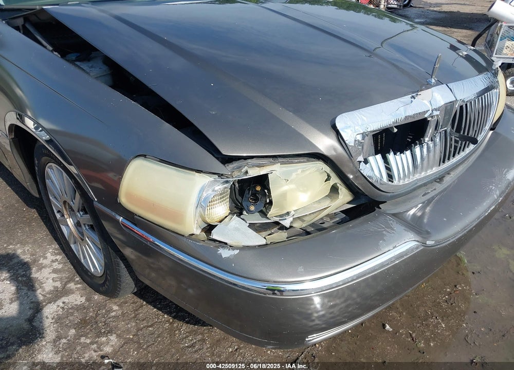 2004 LINCOLN TOWN CAR ULTIMATE VIN: 1LNHM83W54Y632405
