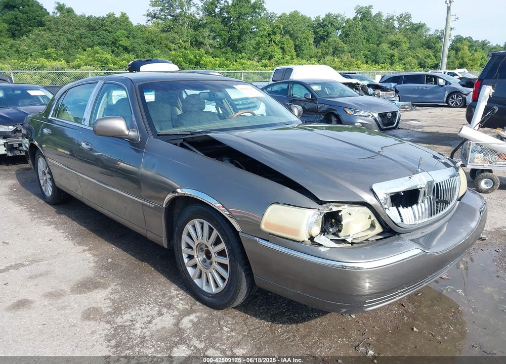 2004 LINCOLN TOWN CAR ULTIMATE VIN: 1LNHM83W54Y632405