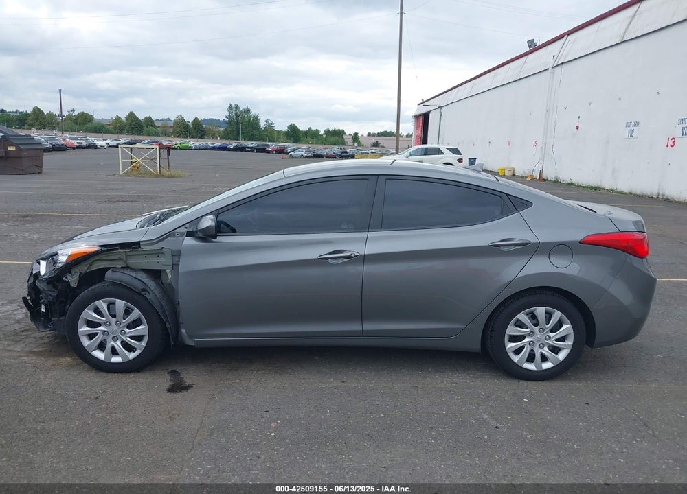 2013 HYUNDAI ELANTRA VIN: 5NPDH4AE7DH227254