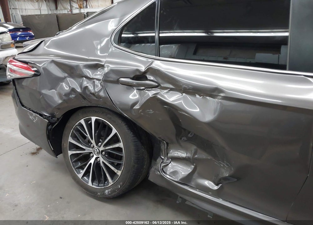 2019 TOYOTA CAMRY VIN: 4T1B11HK5KU808563