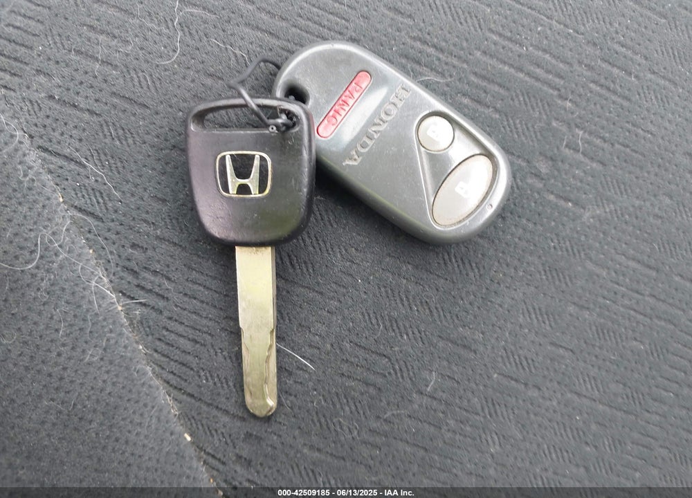 2005 HONDA CIVIC VIN: 1HGEM22595L073325