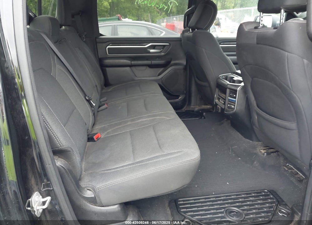 2019 RAM 1500 BIG HORN/LONE STAR 4X4 5'7 BOX VIN: 1C6SRFFT4KN782464