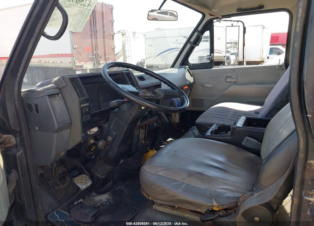 1988 CHEVROLET TILT MASTER W4S042 VIN: J8BB4B1H3J7005657