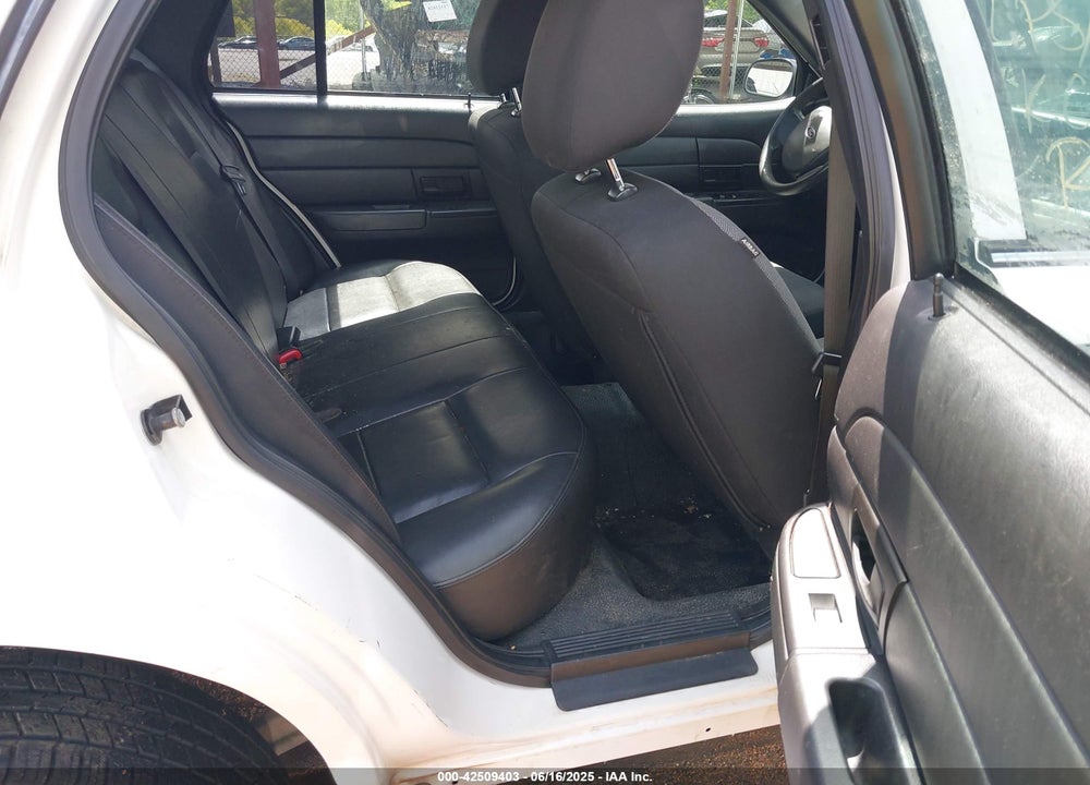 2011 FORD CROWN VICTORIA VIN: 2FABP7BV1BX183411