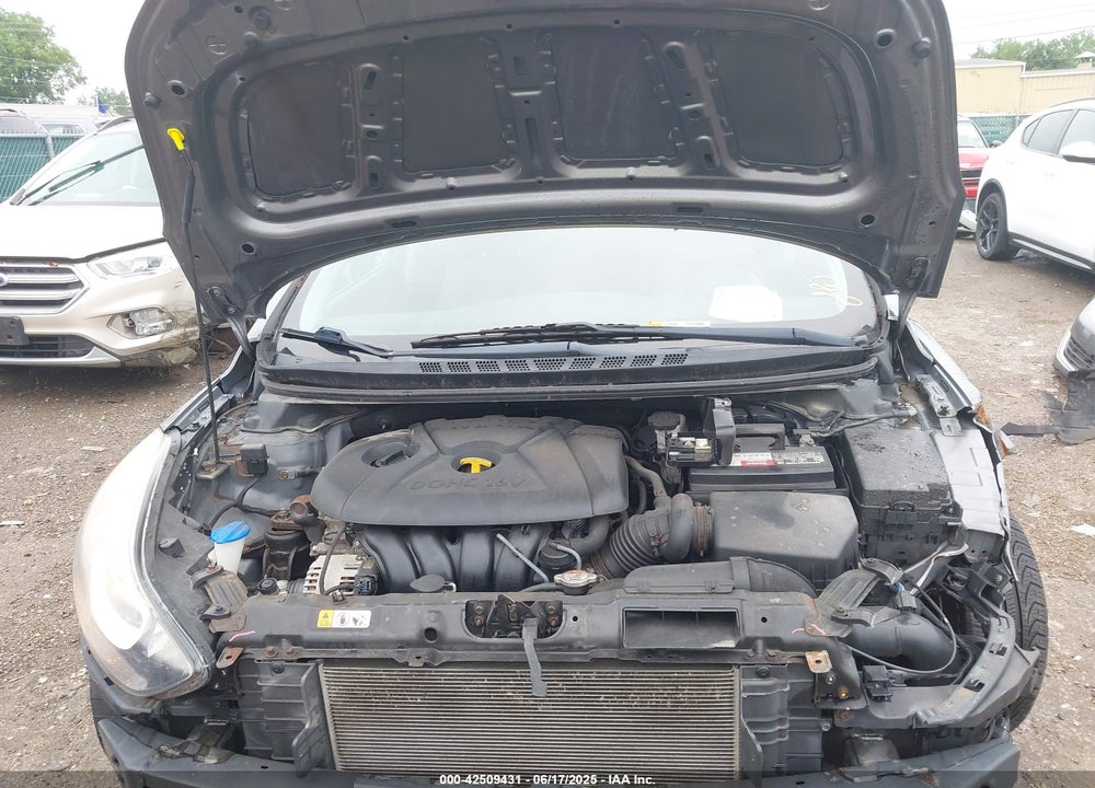 2014 HYUNDAI ELANTRA VIN: 5NPDH4AE9EH512703