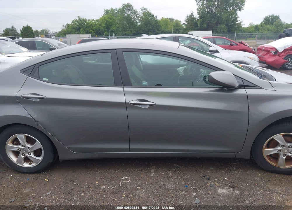 2014 HYUNDAI ELANTRA VIN: 5NPDH4AE9EH512703
