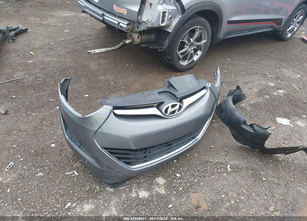 2014 HYUNDAI ELANTRA VIN: 5NPDH4AE9EH512703