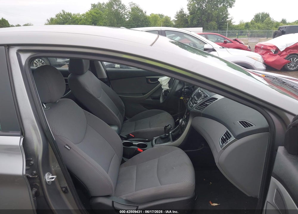 2014 HYUNDAI ELANTRA VIN: 5NPDH4AE9EH512703