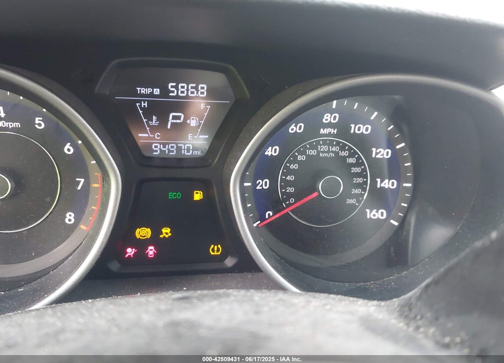 2014 HYUNDAI ELANTRA VIN: 5NPDH4AE9EH512703
