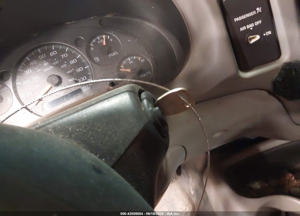 2001 CHEVROLET S-10 VIN: 1GCCS195218201980