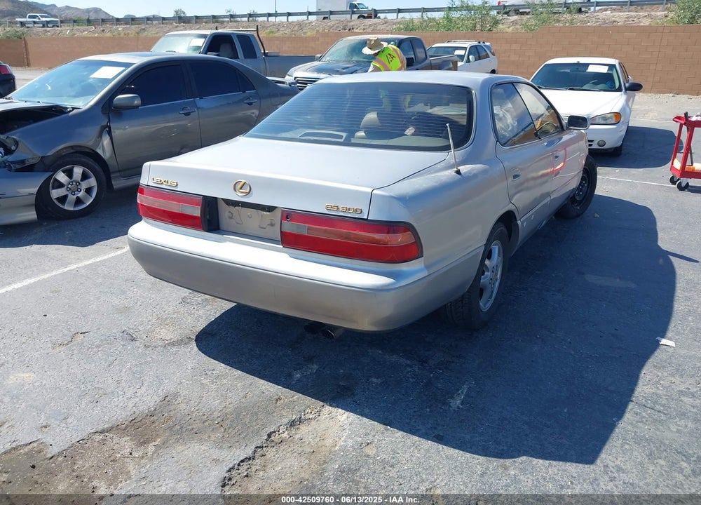 1995 LEXUS ES 300 VIN: JT8GK13T7S0099471
