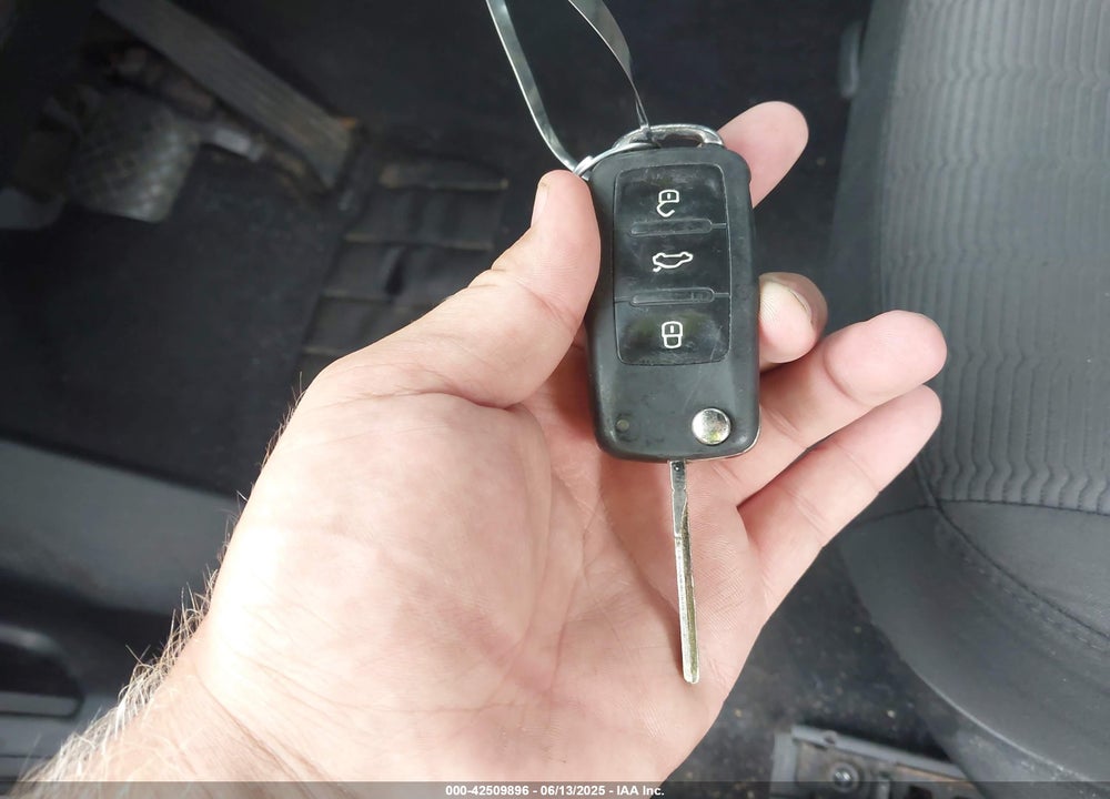 2014 VOLKSWAGEN BEETLE VIN: 3VWFP7AT9EM627658