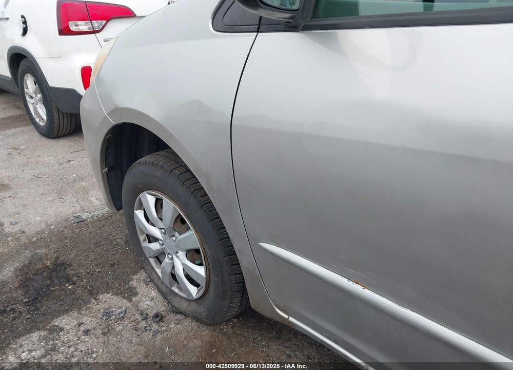 2004 TOYOTA SIENNA LE VIN: 5TDZA23C04S105873