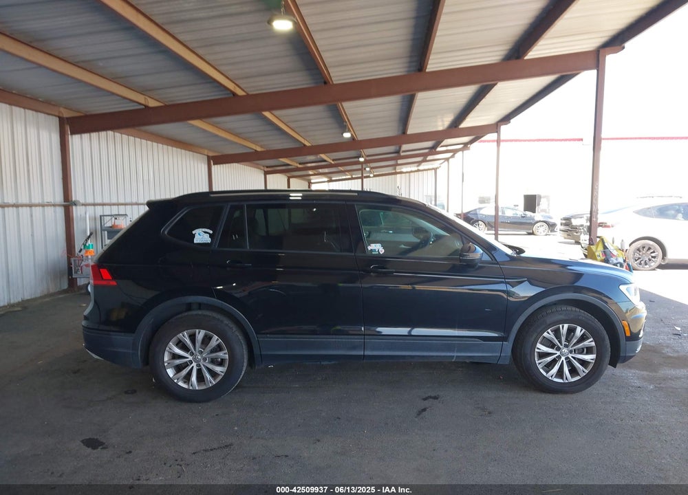 2018 VOLKSWAGEN TIGUAN VIN: 3VV1B7AX3JM024361