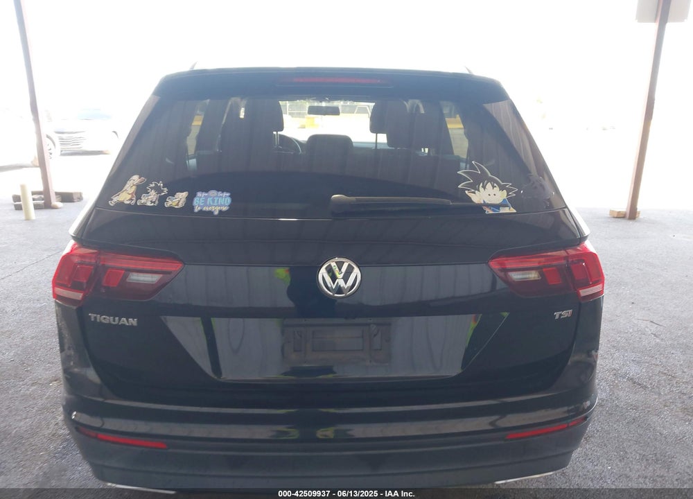 2018 VOLKSWAGEN TIGUAN VIN: 3VV1B7AX3JM024361