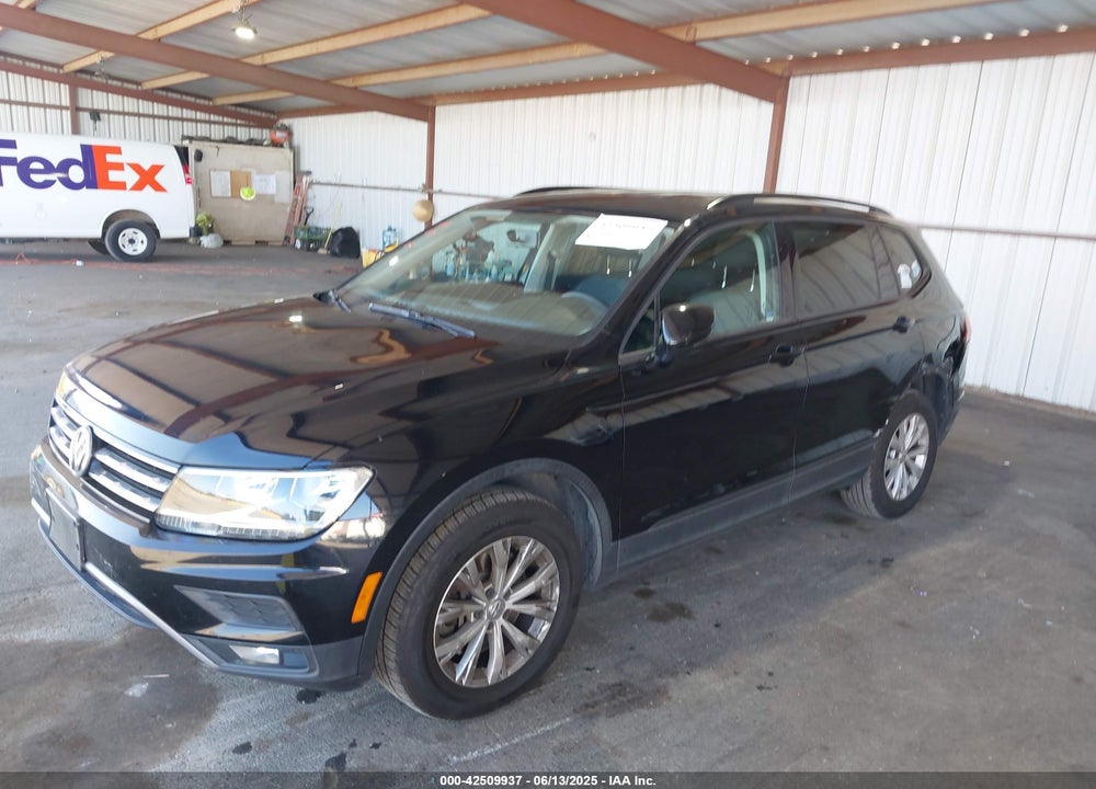 2018 VOLKSWAGEN TIGUAN VIN: 3VV1B7AX3JM024361