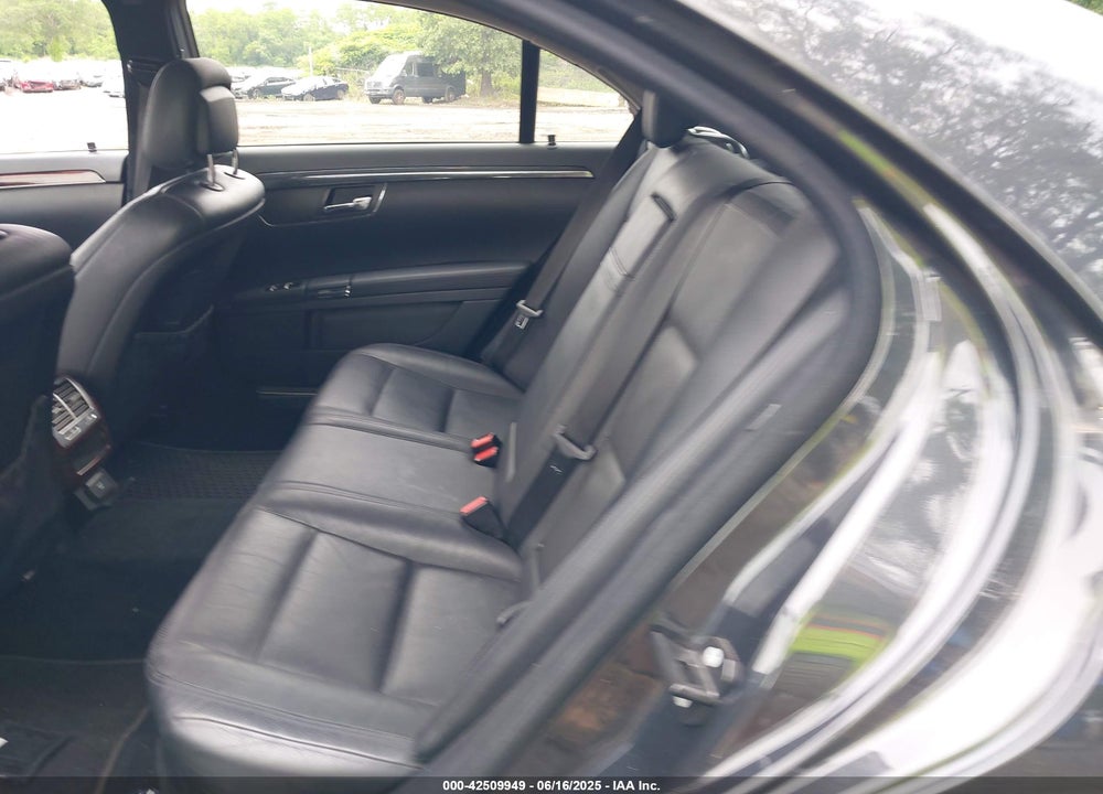 2011 MERCEDES-BENZ S 550 VIN: WDDNG8GB5BA370600