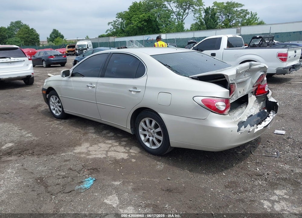 2002 LEXUS ES 300 VIN: JTHBF30G920049575
