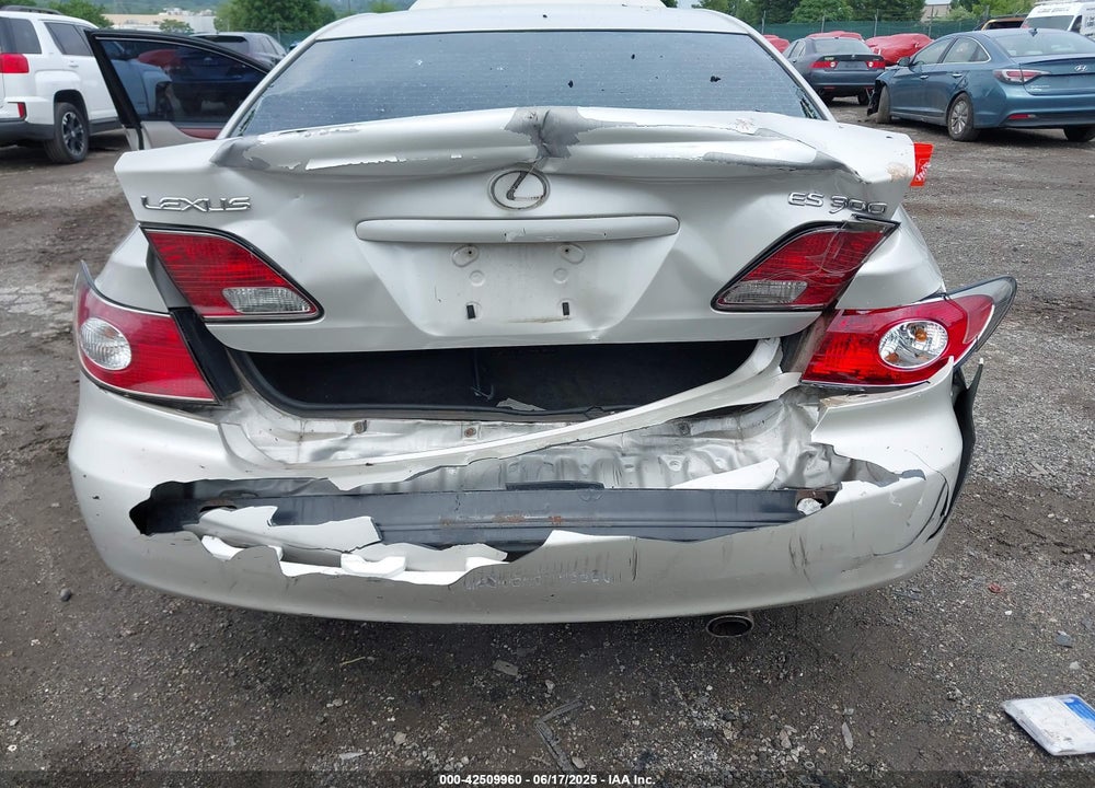 2002 LEXUS ES 300 VIN: JTHBF30G920049575