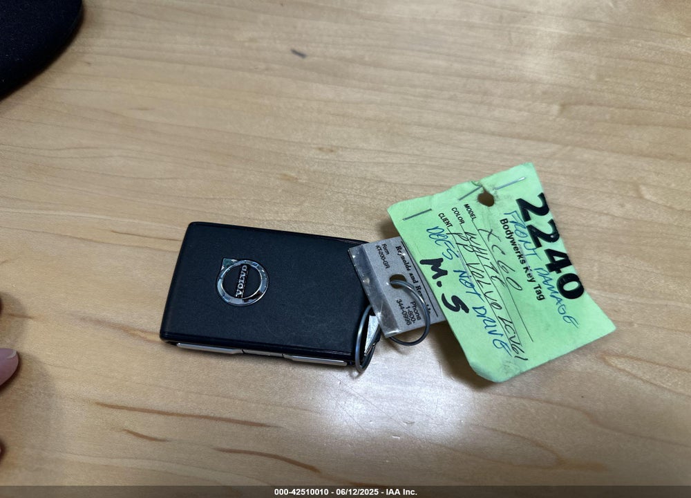 2024 VOLVO XC60 B5 PLUS DARK THEME VIN: YV4L12RL3R1731352