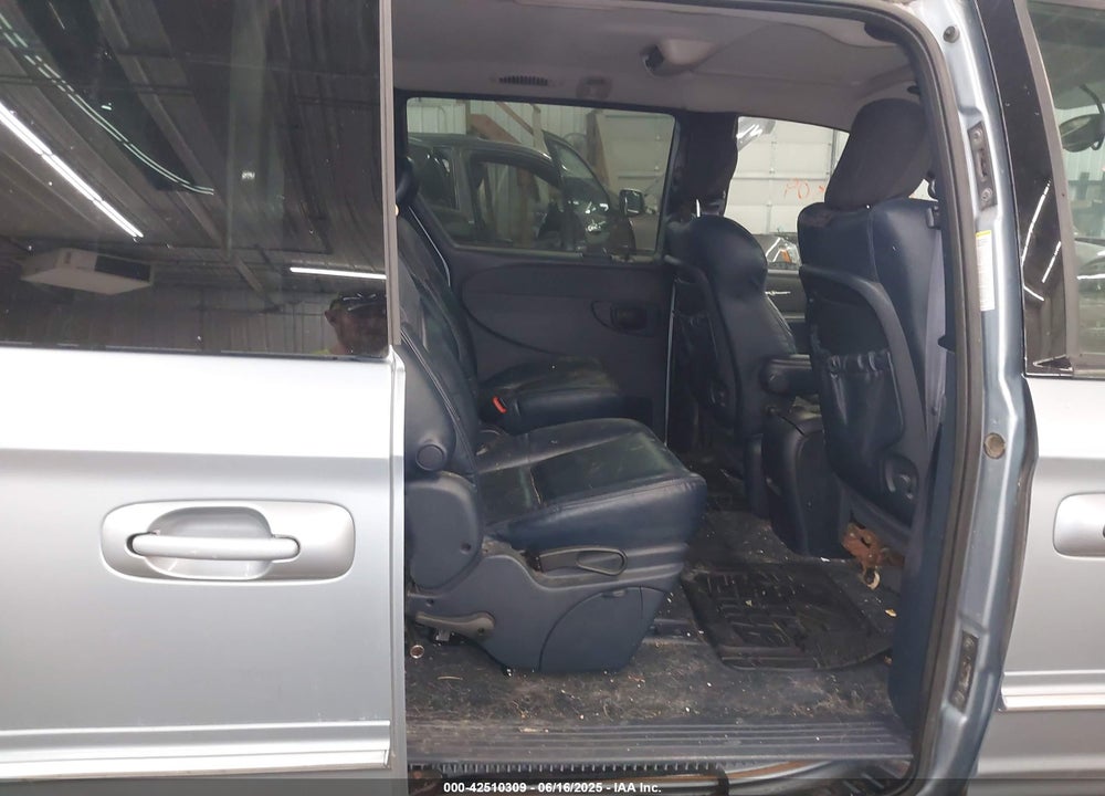 2003 CHRYSLER TOWN & COUNTRY LIMITED VIN: 2C8GP64LX3R234110