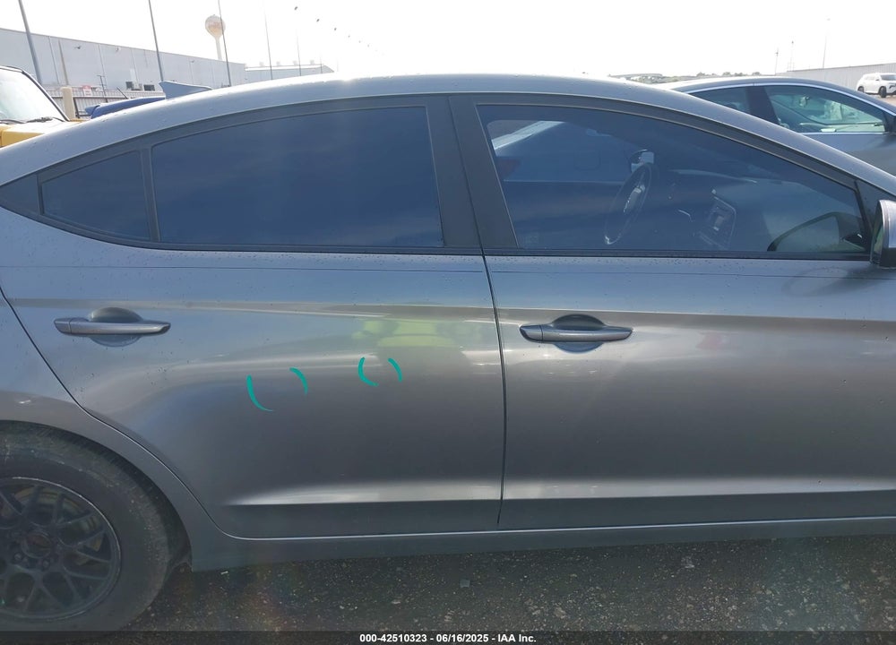 2017 HYUNDAI ELANTRA VIN: KMHD74LF7HU371502