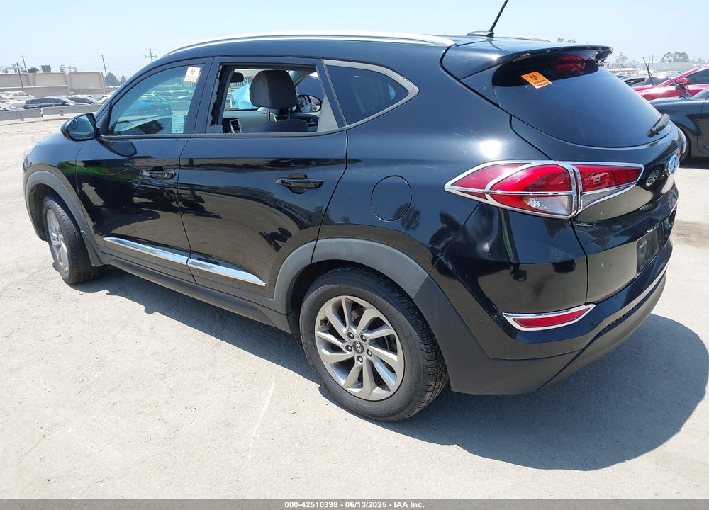 2016 HYUNDAI TUCSON SE VIN: KM8J33A44GU160203