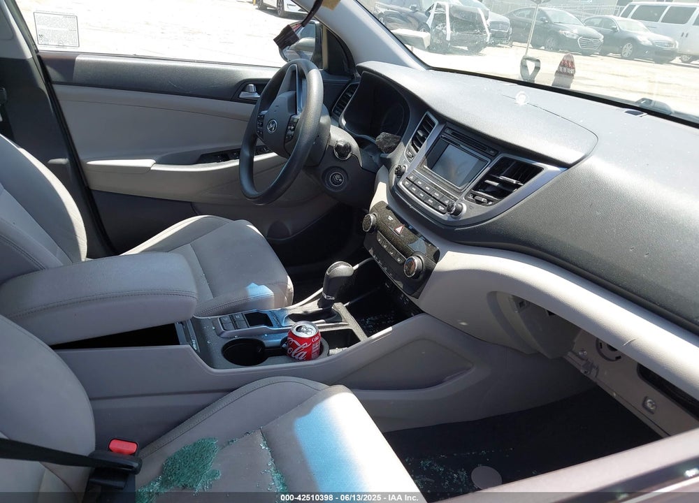 2016 HYUNDAI TUCSON SE VIN: KM8J33A44GU160203