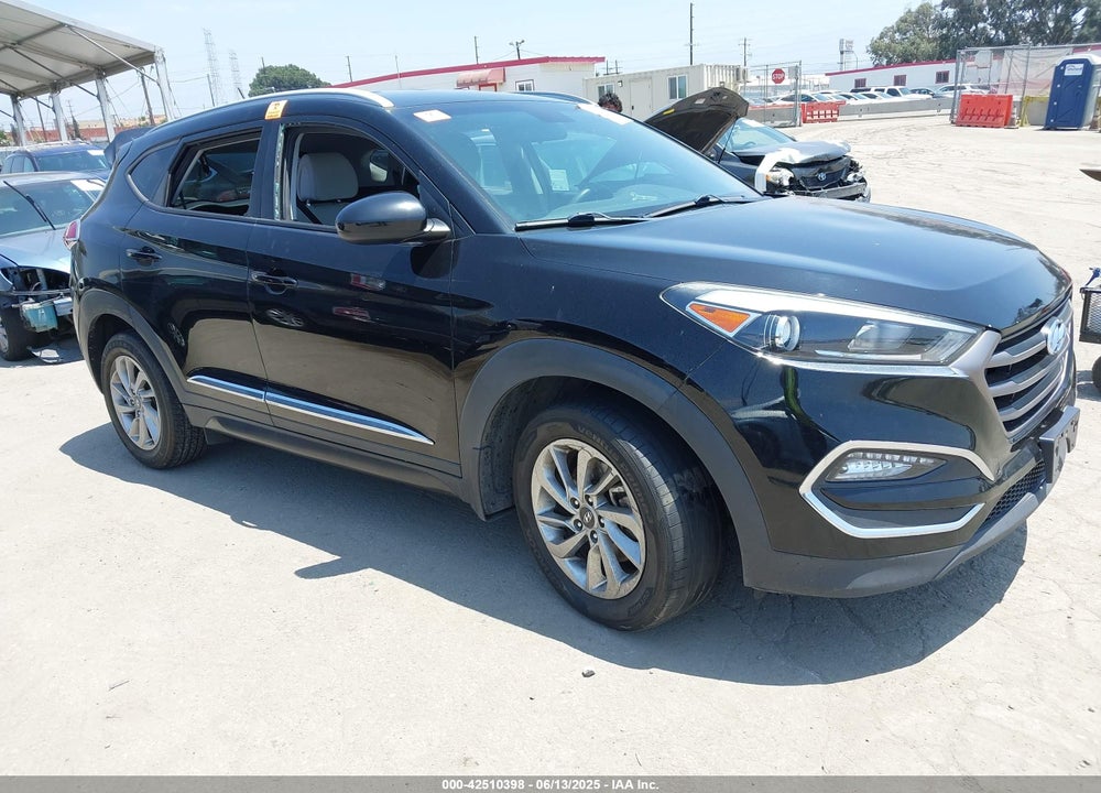 2016 HYUNDAI TUCSON SE VIN: KM8J33A44GU160203