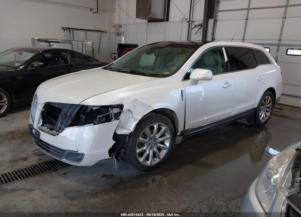 2010 LINCOLN MKT VIN: 2LMHJ5FRXABJ07589