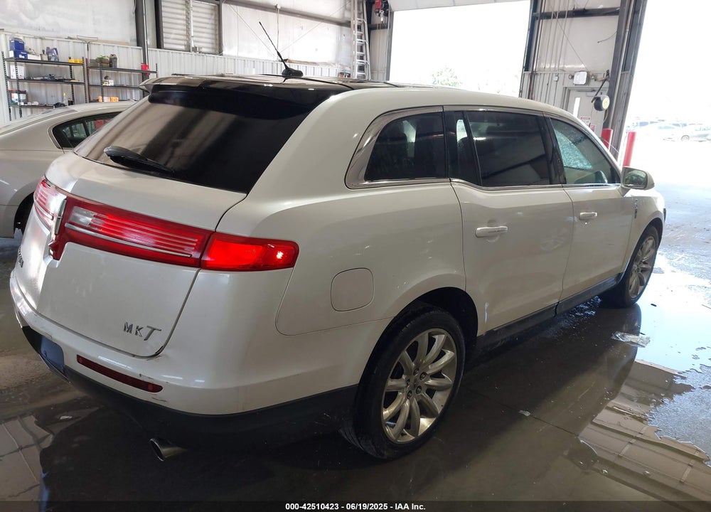 2010 LINCOLN MKT VIN: 2LMHJ5FRXABJ07589
