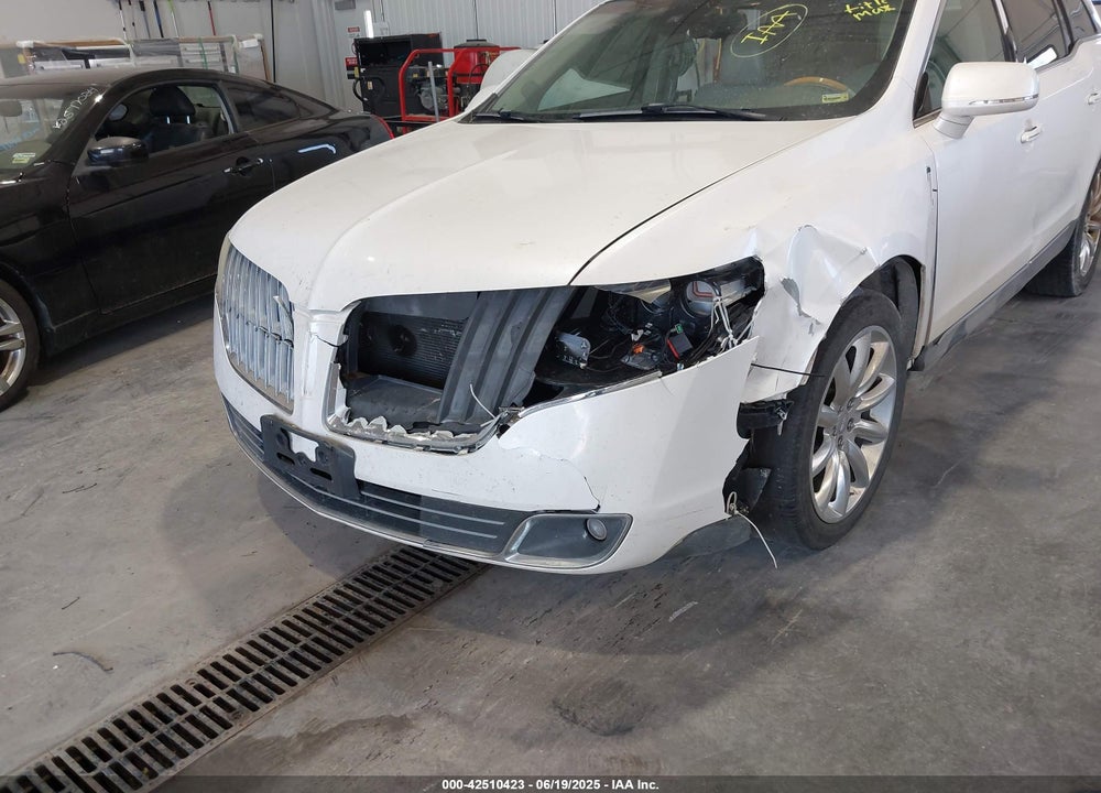 2010 LINCOLN MKT VIN: 2LMHJ5FRXABJ07589