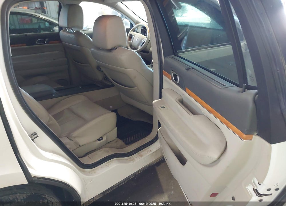 2010 LINCOLN MKT VIN: 2LMHJ5FRXABJ07589