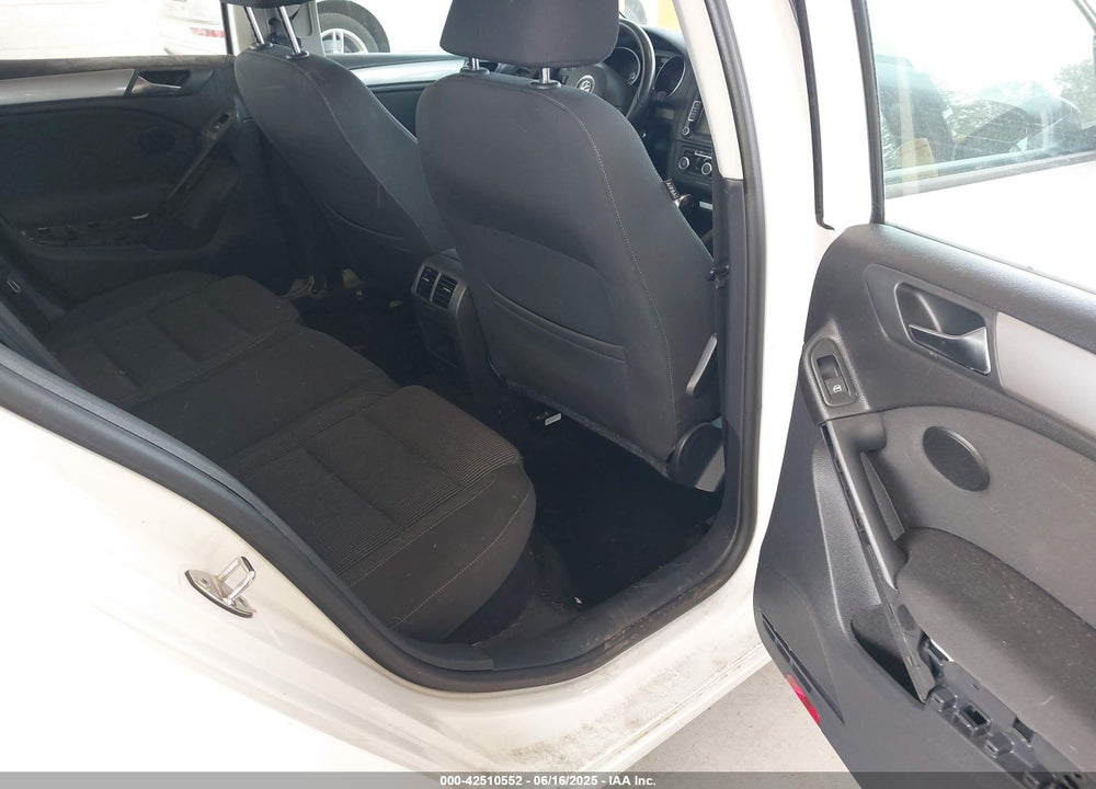 2013 VOLKSWAGEN GOLF VIN: WVWDM7AJ6DW131992