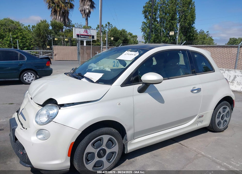 2014 FIAT 500E VIN: 3C3CFFGE5ET208454