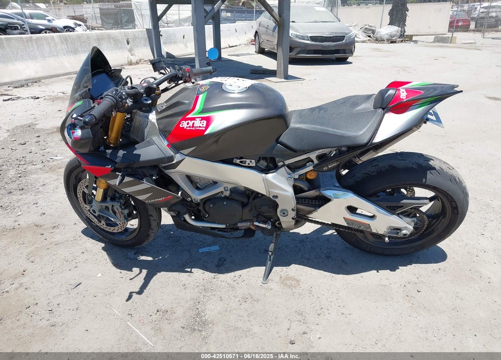 2020 APRILIA TUONO V4 VIN: ZD4KGUA16LS000505