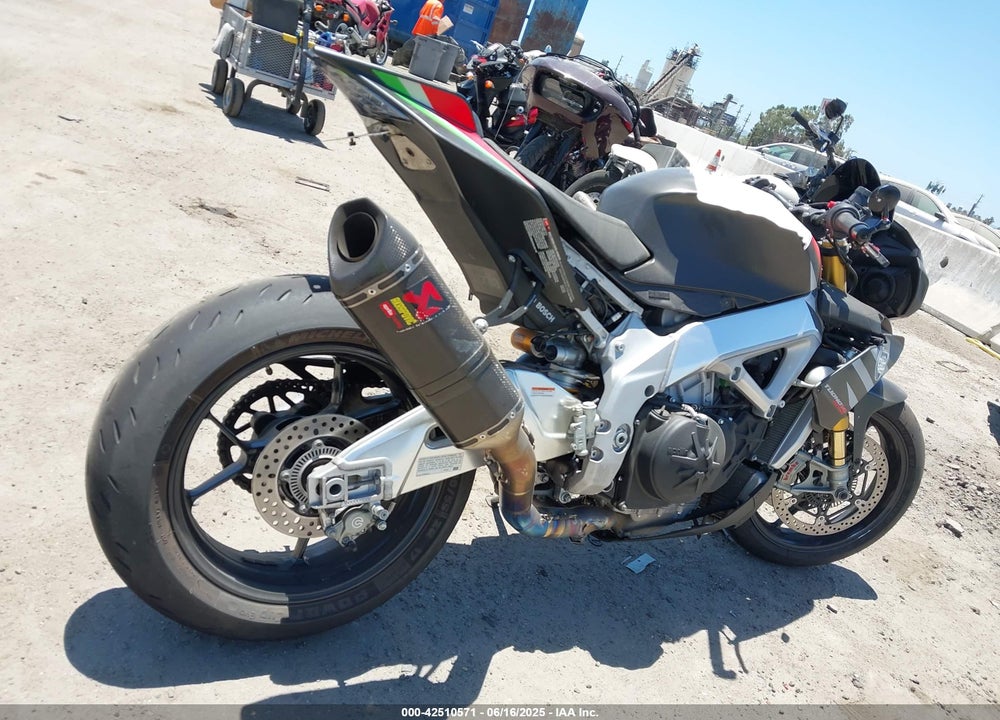 2020 APRILIA TUONO V4 VIN: ZD4KGUA16LS000505